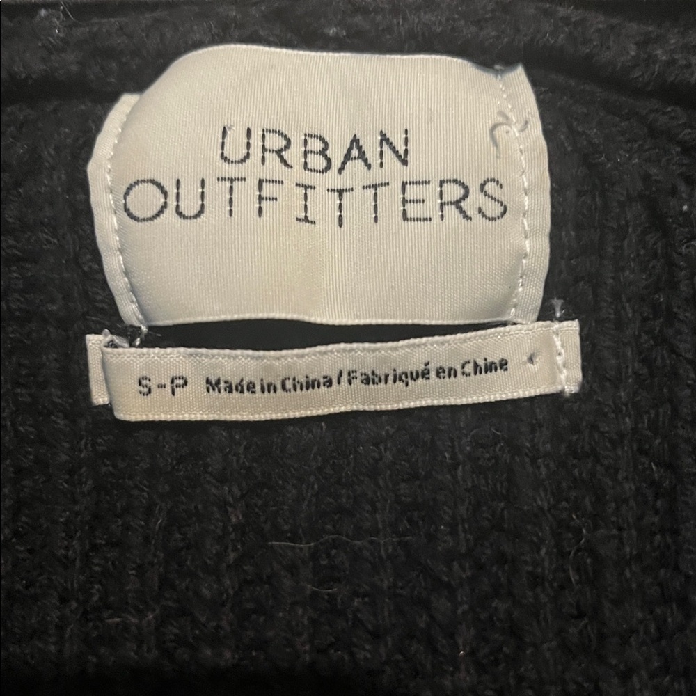 EUC URBAN OUTFITTERS OVERSIZED SWEATER, size small - Picture 3 of 4